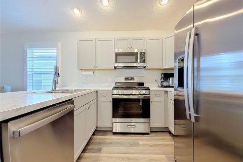 House in The Villages, Florida 2 bedrooms, 90.95 sq.m. № 2149728 - photo 7