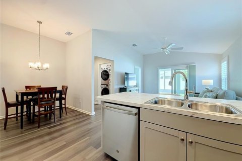 House in The Villages, Florida 2 bedrooms, 90.95 sq.m. № 2149728 - photo 4