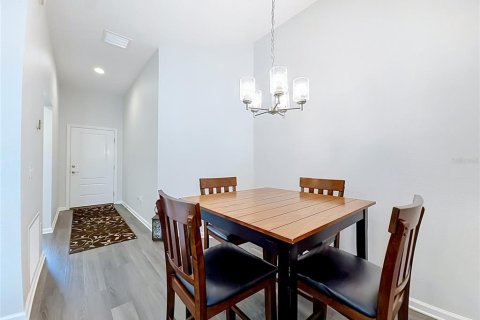 House in The Villages, Florida 2 bedrooms, 90.95 sq.m. № 2149728 - photo 10