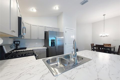 House in The Villages, Florida 2 bedrooms, 90.95 sq.m. № 2149728 - photo 8