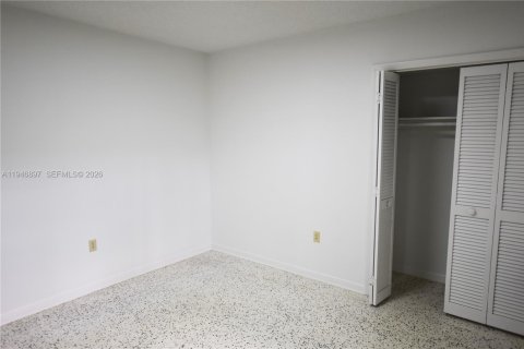 House in Miami, Florida 2 bedrooms, 206.99 sq.m. № 2003074 - photo 11