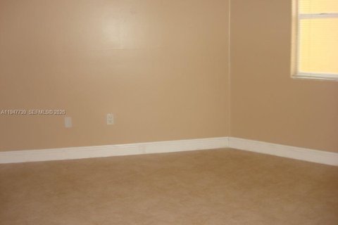Condominio en alquiler en Hialeah, Florida, 2 dormitorios, 101.26 m2 № 2030253 - foto 13
