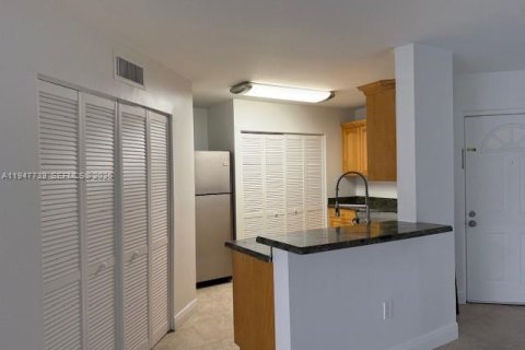 Condominio en alquiler en Hialeah, Florida, 2 dormitorios, 101.26 m2 № 2030253 - foto 29