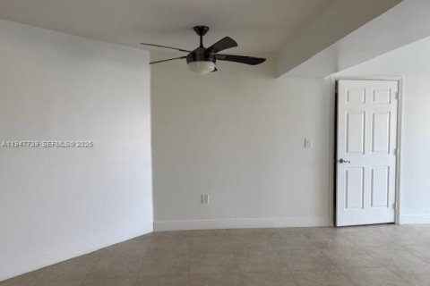 Condominio en alquiler en Hialeah, Florida, 2 dormitorios, 101.26 m2 № 2030253 - foto 19