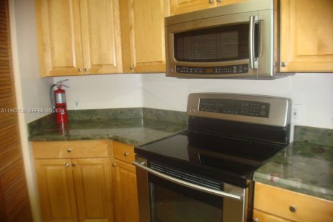 Condominio en alquiler en Hialeah, Florida, 2 dormitorios, 101.26 m2 № 2030253 - foto 5