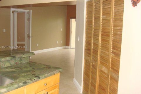 Condominio en alquiler en Hialeah, Florida, 2 dormitorios, 101.26 m2 № 2030253 - foto 11