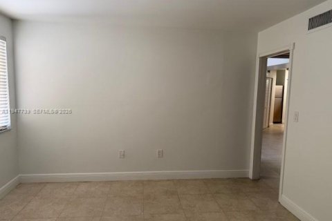 Condominio en alquiler en Hialeah, Florida, 2 dormitorios, 101.26 m2 № 2030253 - foto 26