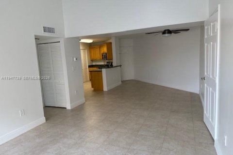Condominio en alquiler en Hialeah, Florida, 2 dormitorios, 101.26 m2 № 2030253 - foto 22