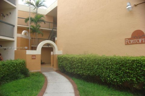 Condominio en alquiler en Hialeah, Florida, 2 dormitorios, 101.26 m2 № 2030253 - foto 8