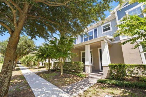 Townhouse in Winter Garden, Florida 3 bedrooms, 173.54 sq.m. № 2200490 - photo 2