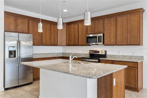 Townhouse in Winter Garden, Florida 3 bedrooms, 173.54 sq.m. № 2200490 - photo 13