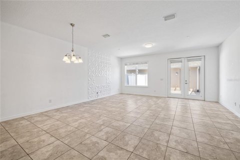 Townhouse in Winter Garden, Florida 3 bedrooms, 173.54 sq.m. № 2200490 - photo 18