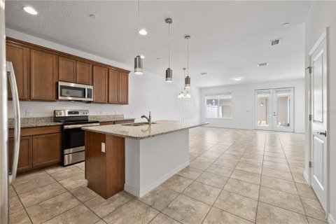 Townhouse in Winter Garden, Florida 3 bedrooms, 173.54 sq.m. № 2200490 - photo 11
