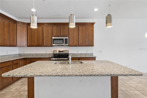 Townhouse in Winter Garden, Florida 3 bedrooms, 173.54 sq.m. № 2200490 - photo 12