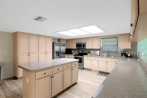 Villa ou maison à louer à Bradenton, Floride: 3 chambres, 193.61 m2 № 2298862 - photo 12