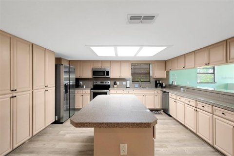 Villa ou maison à louer à Bradenton, Floride: 3 chambres, 193.61 m2 № 2298862 - photo 13
