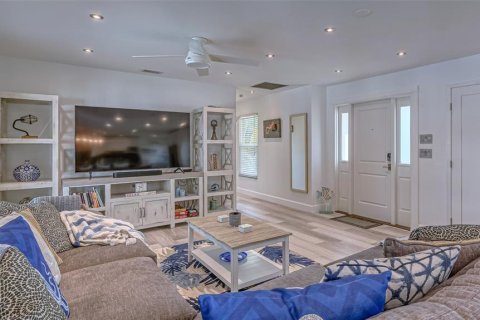 House in Longboat Key, Florida 2 bedrooms, 153.94 sq.m. № 357476 - photo 10