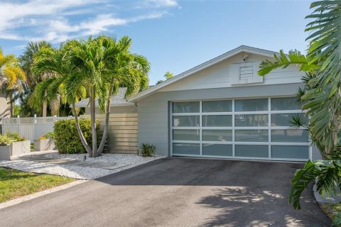 House in Longboat Key, Florida 2 bedrooms, 153.94 sq.m. № 357476 - photo 4