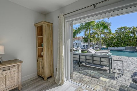 House in Longboat Key, Florida 2 bedrooms, 153.94 sq.m. № 357476 - photo 2