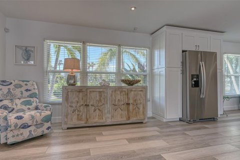 House in Longboat Key, Florida 2 bedrooms, 153.94 sq.m. № 357476 - photo 15