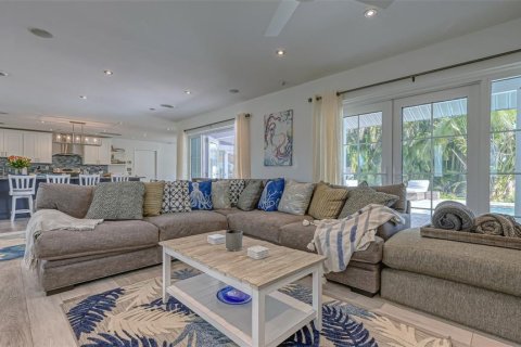 House in Longboat Key, Florida 2 bedrooms, 153.94 sq.m. № 357476 - photo 13