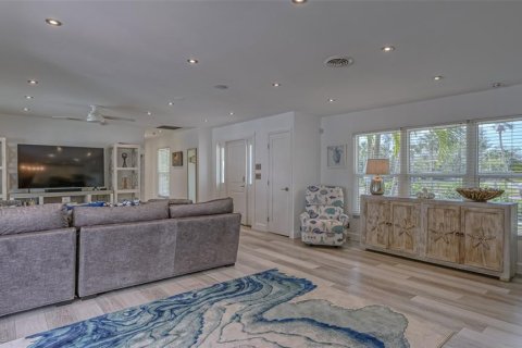 House in Longboat Key, Florida 2 bedrooms, 153.94 sq.m. № 357476 - photo 9