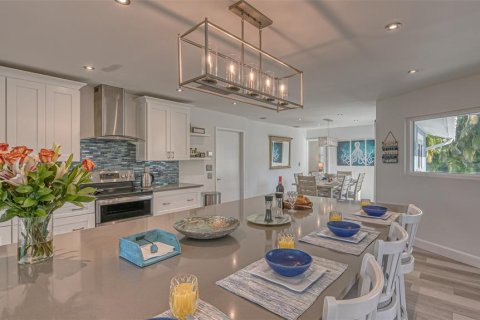 House in Longboat Key, Florida 2 bedrooms, 153.94 sq.m. № 357476 - photo 20