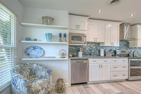 House in Longboat Key, Florida 2 bedrooms, 153.94 sq.m. № 357476 - photo 18