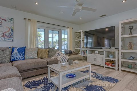 House in Longboat Key, Florida 2 bedrooms, 153.94 sq.m. № 357476 - photo 12