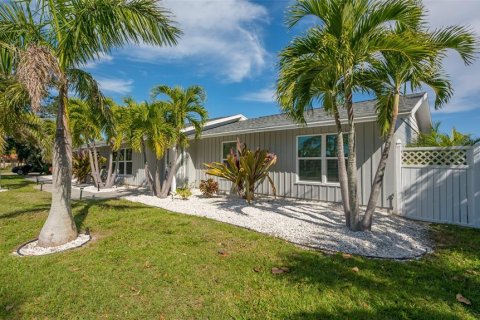 House in Longboat Key, Florida 2 bedrooms, 153.94 sq.m. № 357476 - photo 5