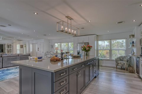 House in Longboat Key, Florida 2 bedrooms, 153.94 sq.m. № 357476 - photo 23