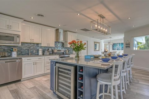 House in Longboat Key, Florida 2 bedrooms, 153.94 sq.m. № 357476 - photo 19