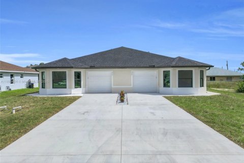 Commercial property in Lehigh Acres, Florida № 2035574