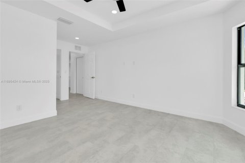 Commercial property in Lehigh Acres, Florida № 2035574 - photo 15