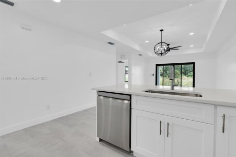 Commercial property in Lehigh Acres, Florida № 2035574 - photo 16