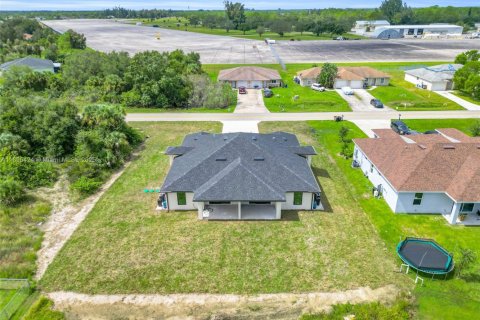Commercial property in Lehigh Acres, Florida № 2035574 - photo 29