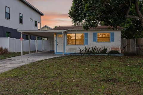 House in Saint Petersburg, Florida 2 bedrooms, 51.28 sq.m. № 2103337