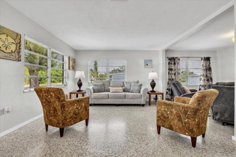 House in Punta Gorda, Florida 2 bedrooms, 89.19 sq.m. № 2150277 - photo 6