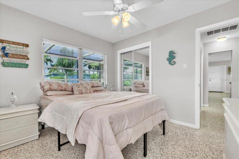 House in Punta Gorda, Florida 2 bedrooms, 89.19 sq.m. № 2150277 - photo 24