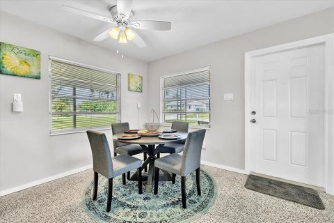 House in Punta Gorda, Florida 2 bedrooms, 89.19 sq.m. № 2150277 - photo 17