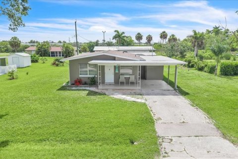 House in Punta Gorda, Florida 2 bedrooms, 89.19 sq.m. № 2150277