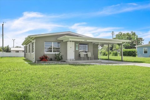 House in Punta Gorda, Florida 2 bedrooms, 89.19 sq.m. № 2150277 - photo 2