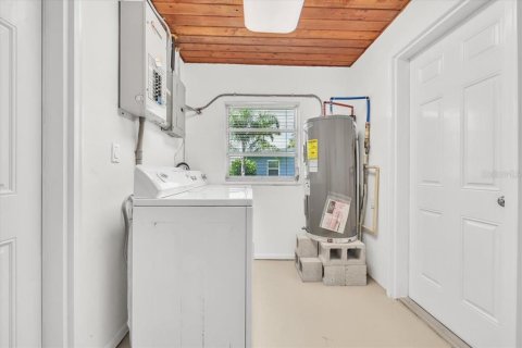 House in Punta Gorda, Florida 2 bedrooms, 89.19 sq.m. № 2150277 - photo 25