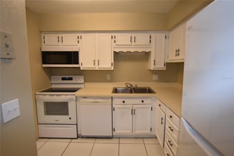 Condo in Orlando, Florida, 2 bedrooms  № 1911211 - photo 2