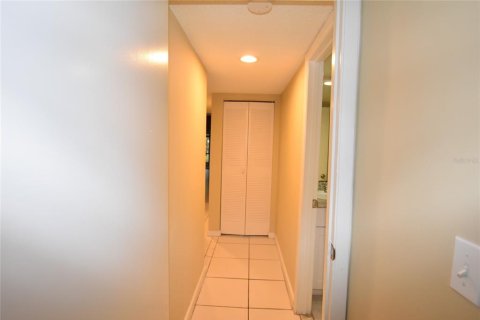 Condo in Orlando, Florida, 2 bedrooms  № 1911211 - photo 22