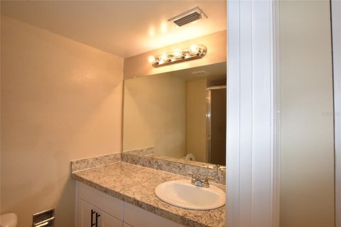 Condo in Orlando, Florida, 2 bedrooms  № 1911211 - photo 16