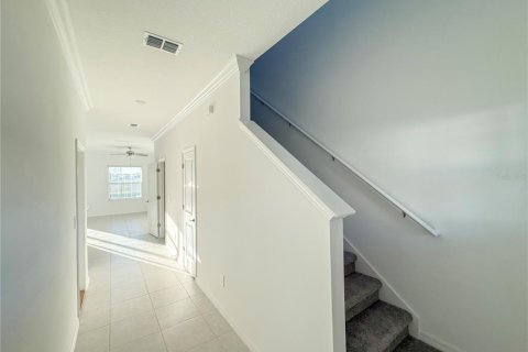Townhouse in Land O' Lakes, Florida 3 bedrooms, 148.74 sq.m. № 2230177 - photo 2
