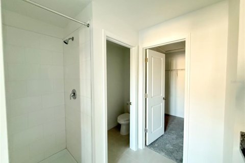 Townhouse in Land O' Lakes, Florida 3 bedrooms, 148.74 sq.m. № 2230177 - photo 13