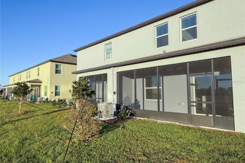 Townhouse in Land O' Lakes, Florida 3 bedrooms, 148.74 sq.m. № 2230177 - photo 16
