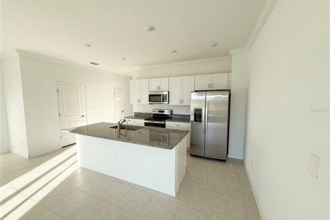 Townhouse in Land O' Lakes, Florida 3 bedrooms, 148.74 sq.m. № 2230177 - photo 5